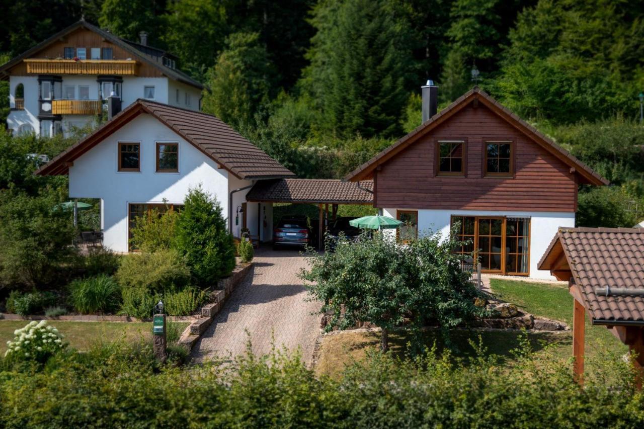Schwarzwald Chalets ฟรอยเดนชตัดท์ ภายนอก รูปภาพ